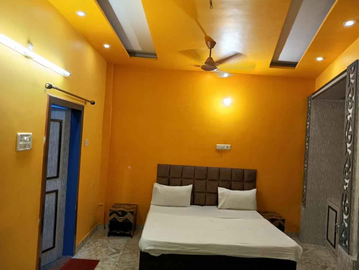 Trinetra Inn Varanasi Exteriör bild